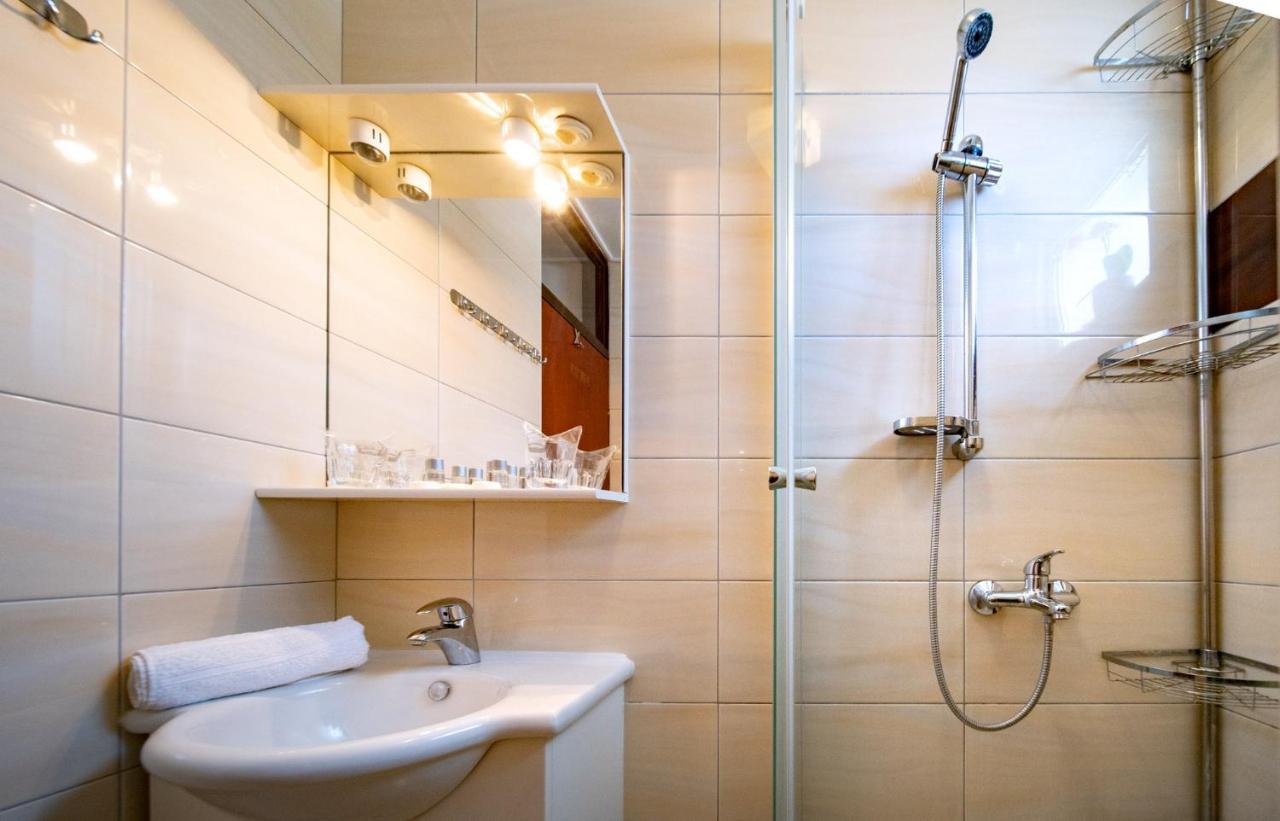 Apartments Lazaric Лопар Экстерьер фото
