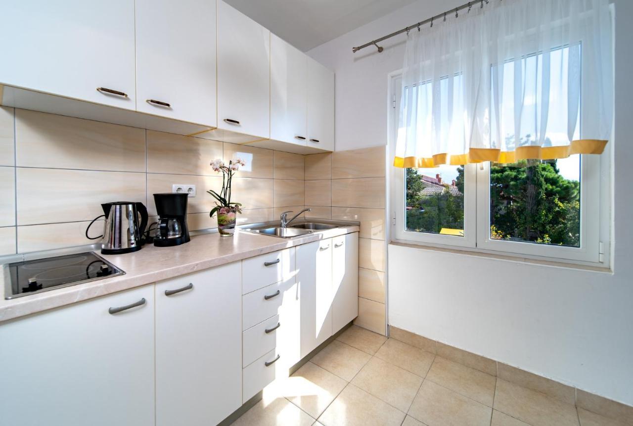 Apartments Lazaric Лопар Экстерьер фото