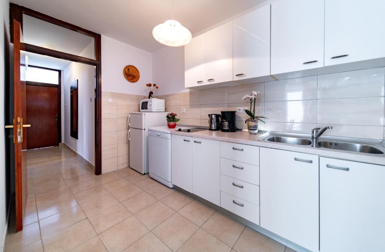 Apartments Lazaric Лопар Экстерьер фото