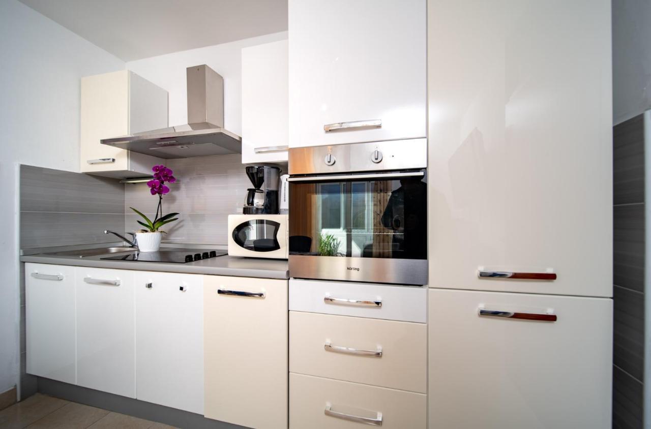 Apartments Lazaric Лопар Экстерьер фото