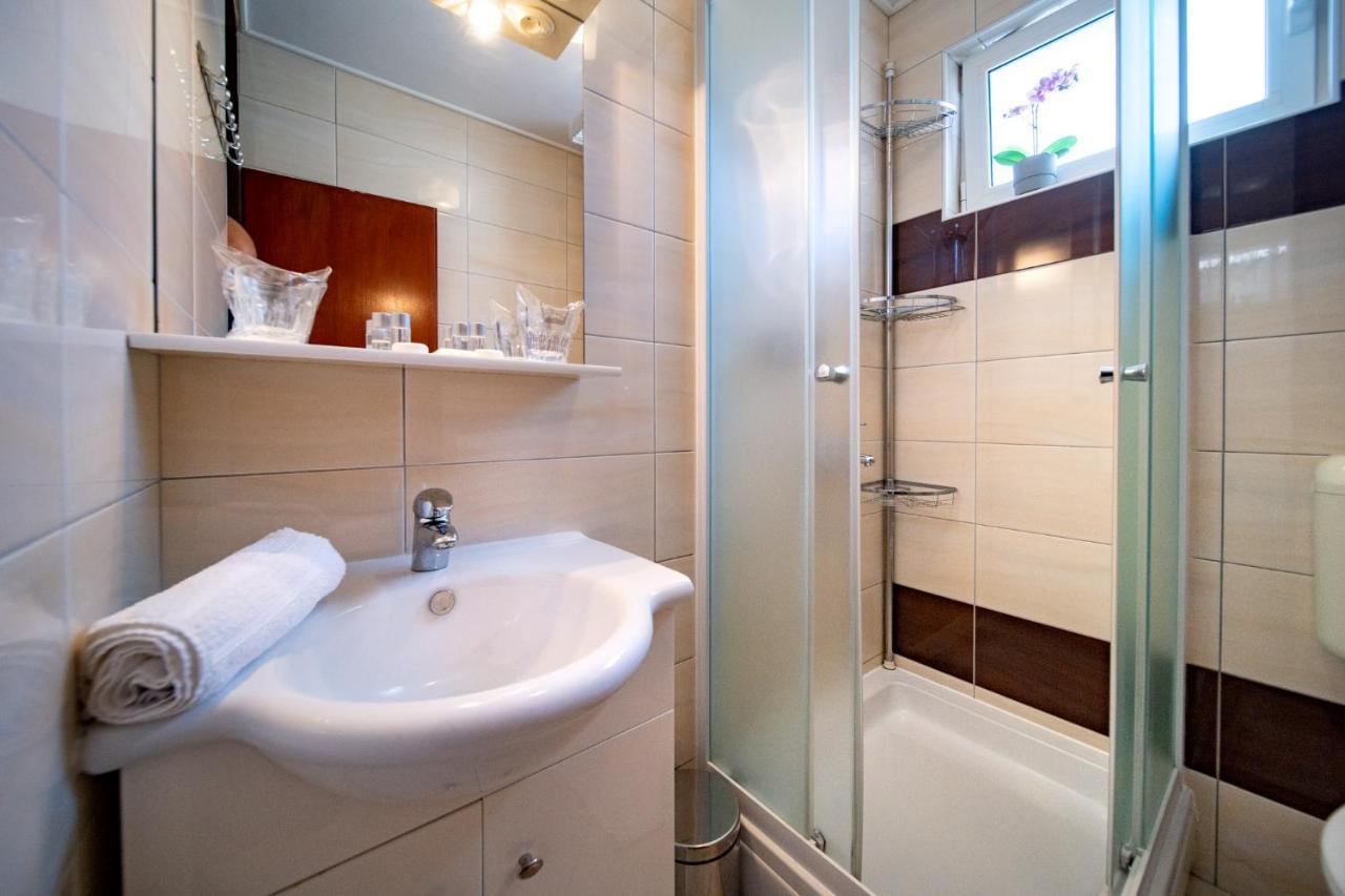 Apartments Lazaric Лопар Экстерьер фото