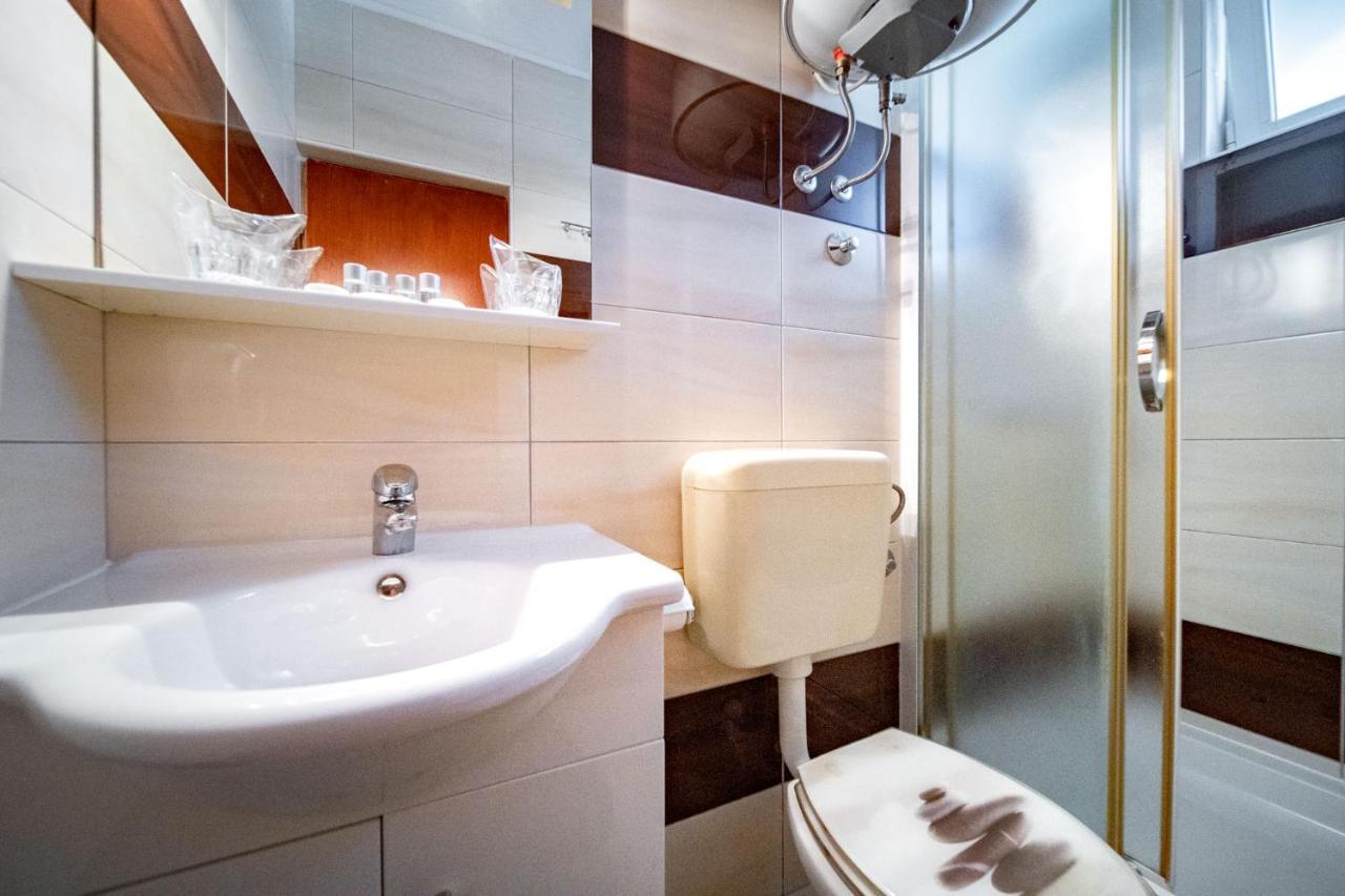 Apartments Lazaric Лопар Экстерьер фото